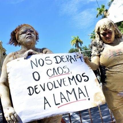 Frente Ampla Estadual pela Renda Básica realiza ato denunciando a negligência do governo pernambucano com as famílias atingidas pelas chuvas