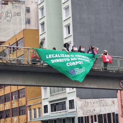 Atos em todas as capitais denunciam criminalização das mulheres e pedem legalização do aborto no Brasil